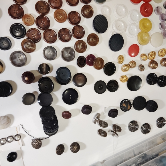 Assorted Button Collection - Picture 6 of 15